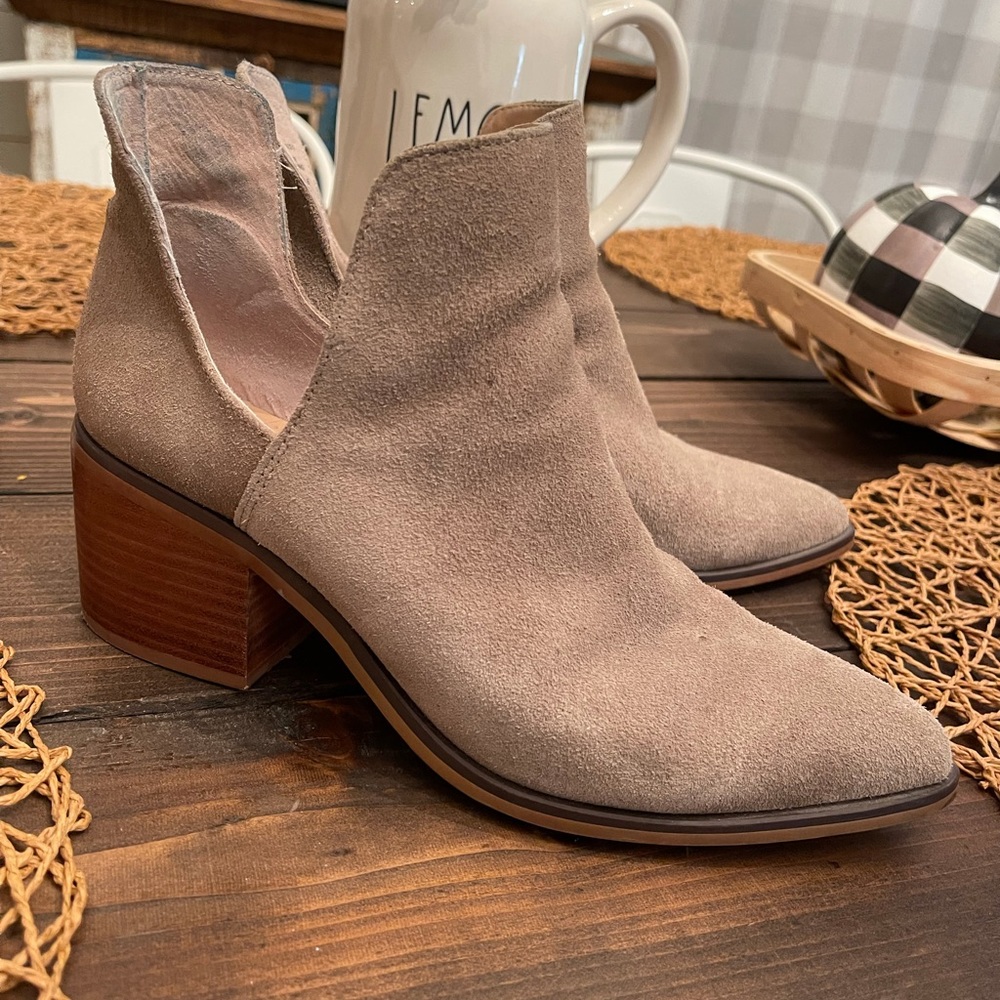Tan Steve Madden bootie